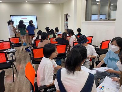 区人社局开展大学生创业培训